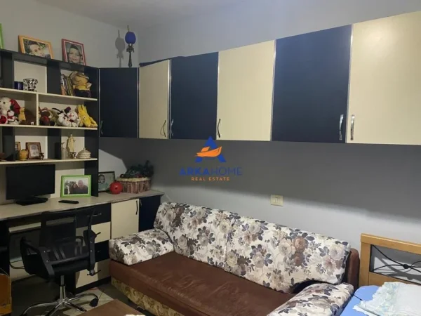 Tirane, shitet apartament 2+1+Ballkon Kati 5, 94 m² 160.000 € 