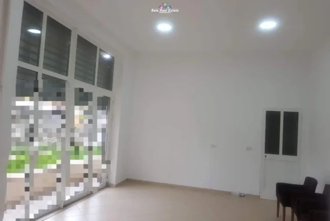 Tirane, jepet me qera dyqan Kati 0, 35 m² 420 € (Rruga Ali Demi)