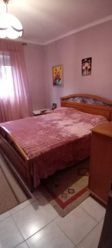 Tirane, shitet apartament 2+1 Kati 4, 73 m²