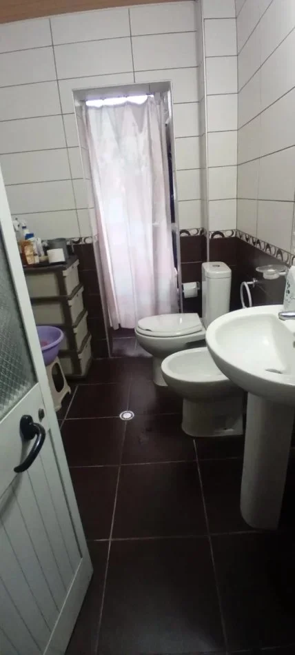 Tirane, shitet apartament 2+1 Kati 4, 73 m²