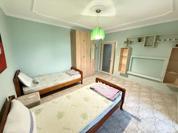 Tirane, jepet me qera apartament 1+1 Kati 3, 40 m² 470 € (Rruga e Elbasanit)