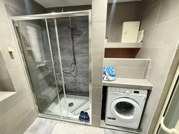 Tirane, jepet me qera apartament 1+1 Kati 3, 40 m² 470 € (Rruga e Elbasanit)