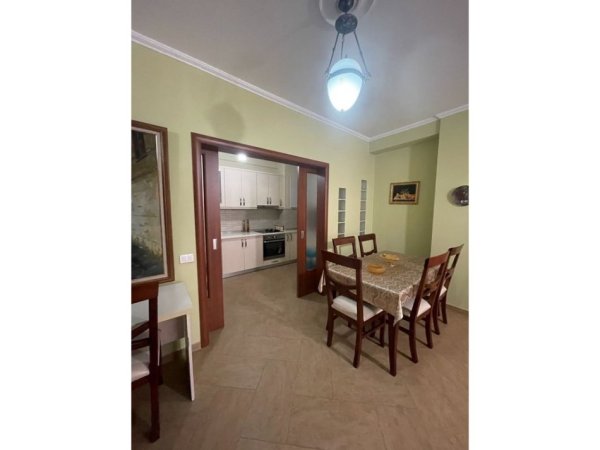 Tirane, jepet me qera apartament 2+1 Kati 7, 110 m² 550 € (Unaza e Re)
