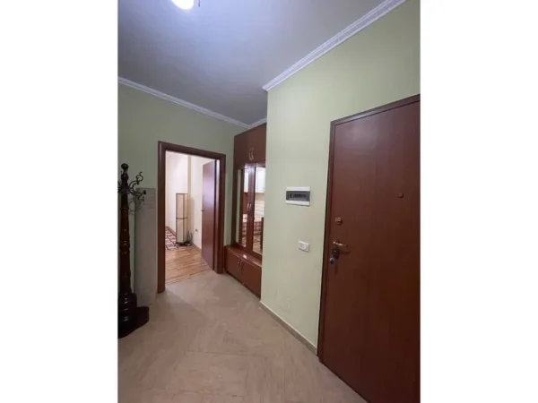 Tirane, jepet me qera apartament 2+1 Kati 7, 110 m² 550 € (Unaza e Re)