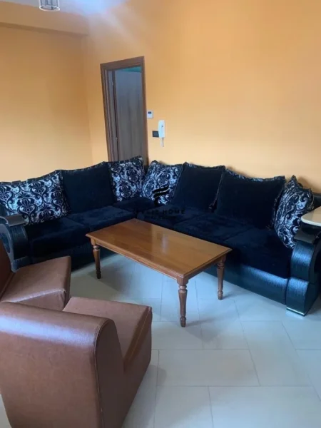 Tirane, jepet me qera apartament 2+1 Kati 2, 118 m² 500 € (STACIONI I TRENIT)