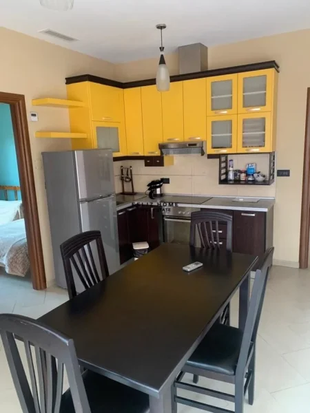 Tirane, jepet me qera apartament 2+1 Kati 2, 118 m² 500 € (STACIONI I TRENIT)