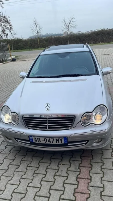 Durres, shitet makine me portobagazh C220 cdi automat Nafte, gri metalizato automatik 4.500 €