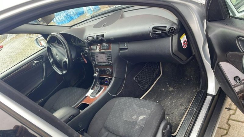 Durres, shitet makine me portobagazh C220 cdi automat Nafte, gri metalizato automatik 4.500 €