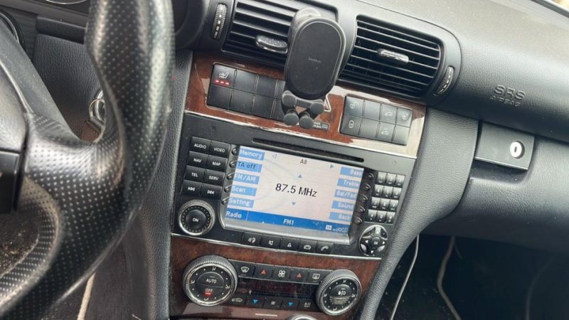 Durres, shitet makine me portobagazh C220 cdi automat Nafte, gri metalizato automatik 4.500 €