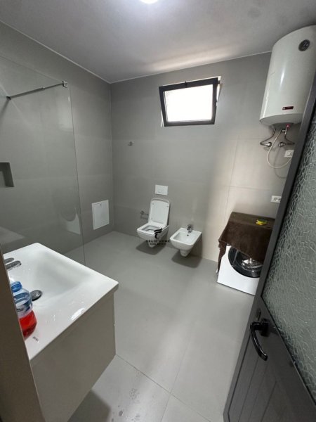 Tirane, jepet me qera apartament 2+1 Kati 2, 104 m² 400 € (SHKOZE)