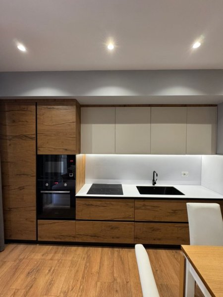 Tirane, jap me qera apartament 1+1+Aneks+Ballkon Kati 7, 72 m² 950 € 