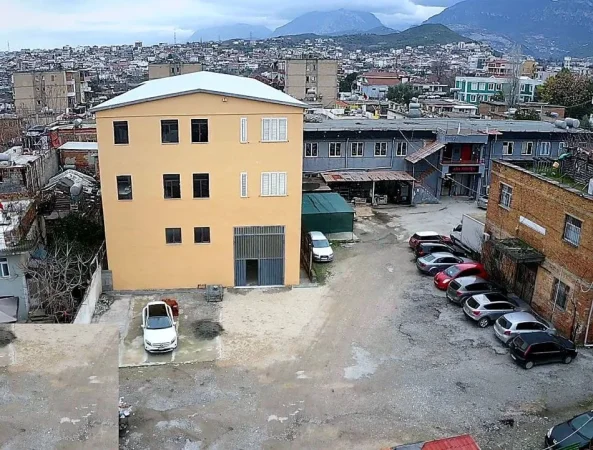 Tirane, shitet magazine Kati 3, 1.600 m² 870.000 € 