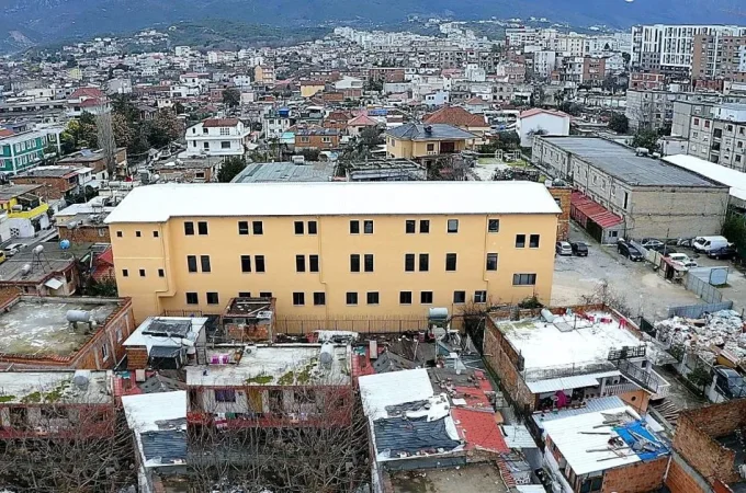 Tirane, shitet magazine Kati 3, 1.600 m² 870.000 € 