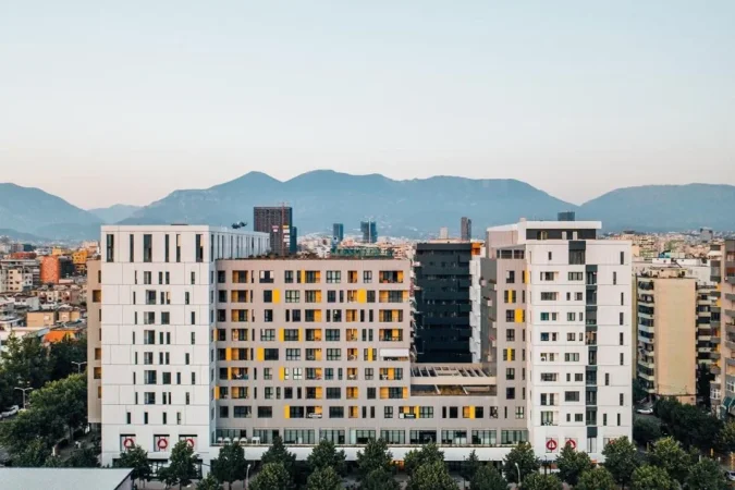 🏢 Shitet Apartament 3+1 + 2 Poste Parkimi – Square 21