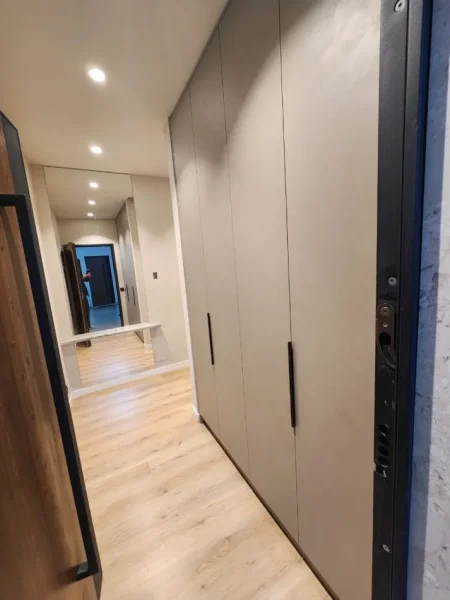 Tirane, jepet me qera apartament 2+1 Kati 10, 117 m² 800 € (Yzberisht)