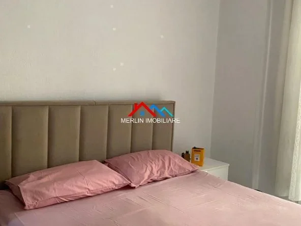 Tirane, jepet me qera apartament 1+1+Ballkon Kati 1, 67 m² 518 € (RRUGA RIZA CEROVA,AFER RRUGES DIBRES)