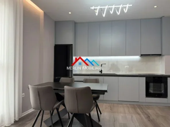 Tirane, jepet me qera apartament 2+1+Ballkon Kati 8, 103 m² 933 € (DON BOSKO)