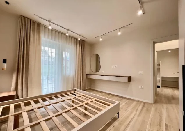 Tirane, jepet me qera apartament 2+1 , 84 m² 650 € (Rruga Irfan Tomini)