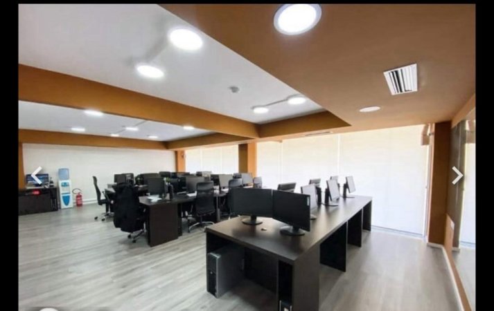 Tirane, jepet me qera ambjent biznesi Kati 2, 200 m² 3.500 € (Te Petronini)