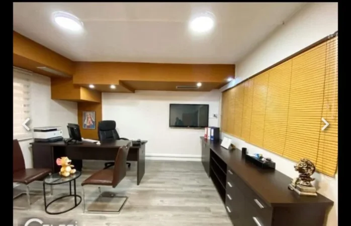 Tirane, jepet me qera ambjent biznesi Kati 2, 200 m² 3.500 € (Te Petronini)