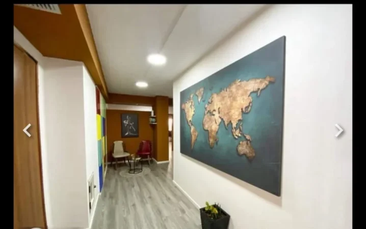 Tirane, jepet me qera ambjent biznesi Kati 2, 200 m² 3.500 € (Te Petronini)