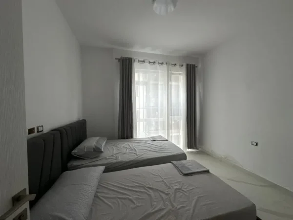 Shes Apartment 20m large nga deti plazh Mali Robit Golem