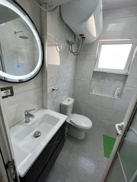 Tirane, jepet me qera apartament 1+1 , 50 m² 550 € 