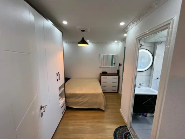 Tirane, jepet me qera apartament 1+1 , 50 m² 550 € 