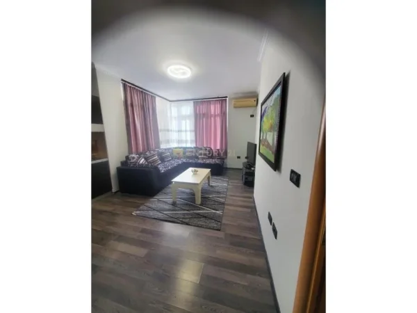 Tirane, jepet me qera apartament 1+1 , 55 m² 500 € 