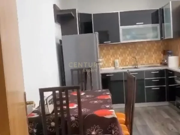 Tirane, jepet me qera apartament 1+1 , 55 m² 500 € 