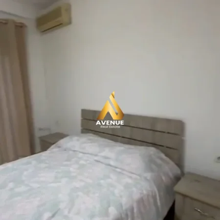 Tirane, jepet me qera apartament 1+1 Kati 4, 650 € (Rruga Prokop Mima)