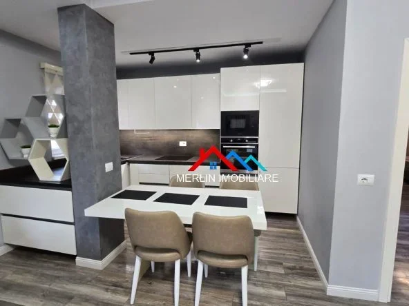 Tirane, jepet me qera apartament 2+1+Ballkon Kati 2, 115 m² 674 € (RRUGA SELIM BRAJA,SAUK)