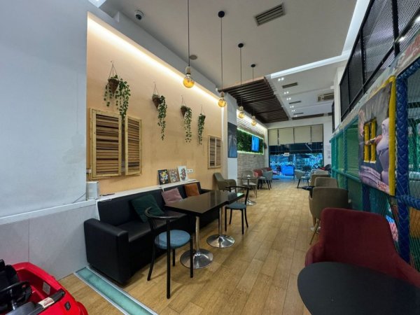 Tirane, shitet lokal Kati 0, 110 m² 470.000 € (Sheshi Wilson)