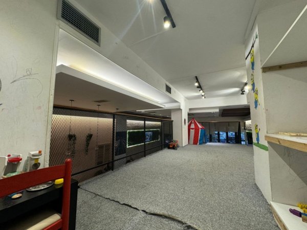 Tirane, shitet lokal Kati 0, 110 m² 470.000 € (Sheshi Wilson)