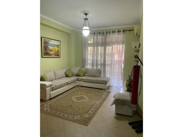 Tirane, jepet me qera apartament 2+1 Kati 7, 110 m² 550 € (Unaza e Re)
