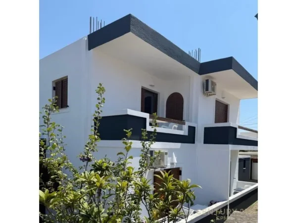 Sarande, shitet Vile 5+1+Aneks+Ballkon , 400 m² (sarande)