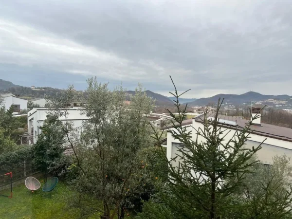 Tirane, jepet me qera apartament 2+1+Ballkon Kati 2, 125 m² 1.500 € (Long Hill)