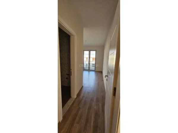 Tirane, shitet 2+1+Ballkon Kati 8, 106 m² 122.000 € (univers city)