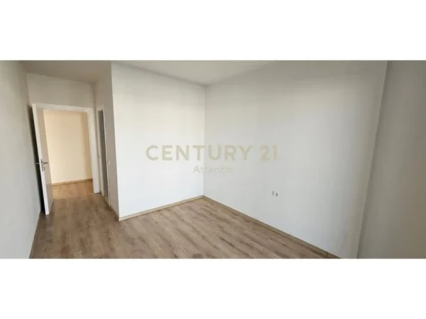 Tirane, shitet 2+1+Ballkon Kati 8, 106 m² 122.000 € (univers city)