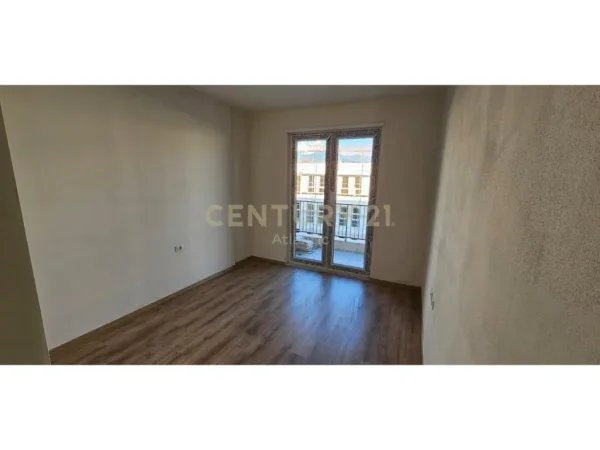 Tirane, shitet 2+1+Ballkon Kati 8, 106 m² 122.000 € (univers city)