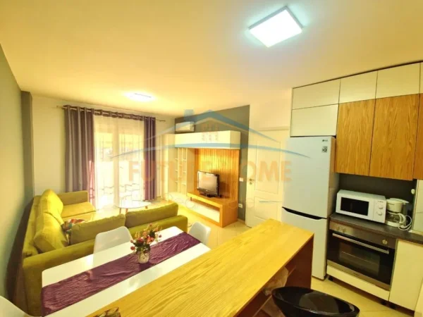 Tirane, jepet me qera apartament 2+1 Kati 4, 80 m² 800 € (Rruga 5 Maji)