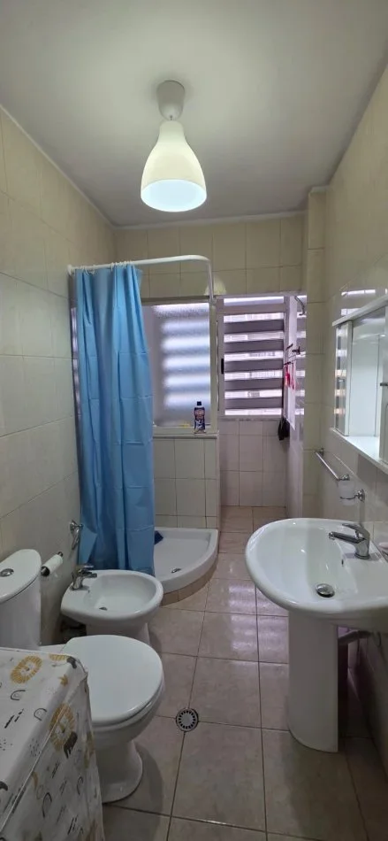 Tirane, jepet me qera apartament 1+1+Ballkon Kati 9, 70 m² 450 € (Ish Fusha e Aviacionit)
