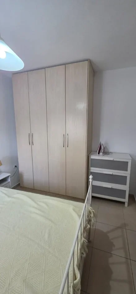 Tirane, jepet me qera apartament 1+1+Ballkon Kati 9, 70 m² 450 € (Ish Fusha e Aviacionit)