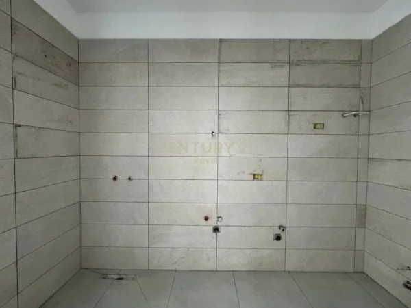 Tirane, shitet apartament 2+1+Ballkon Kati 8, 110 m² 110.000 € (univers city)