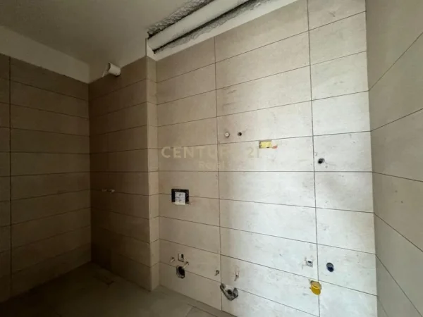 Tirane, shitet apartament 2+1+Ballkon Kati 8, 110 m² 110.000 € (univers city)