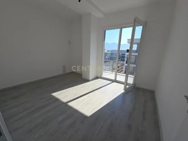 Tirane, shitet apartament 2+1+Ballkon Kati 8, 84 m² 110.500 € (univers city)