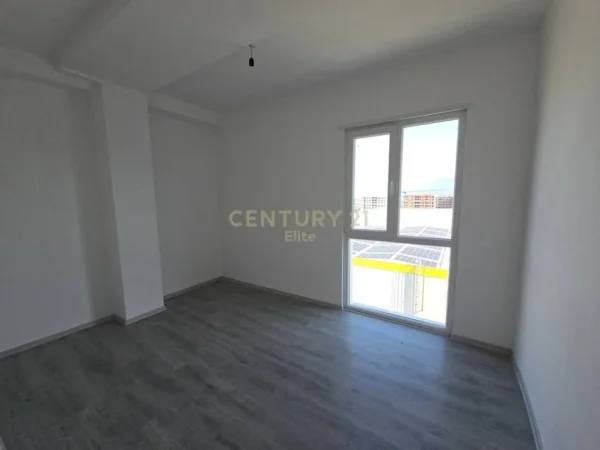 Tirane, shitet apartament 2+1+Ballkon Kati 8, 84 m² 110.500 € (univers city)