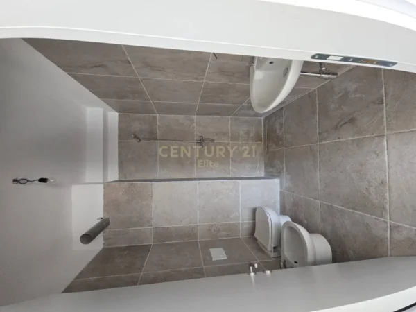 Tirane, shitet apartament 2+1+Ballkon Kati 8, 84 m² 110.500 € (univers city)