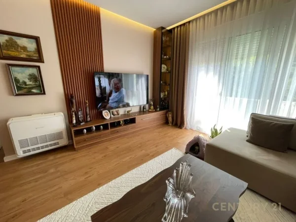 Tirane, shitet apartament 2+1+Ballkon Kati 4, 97 m² 170.000 € (kopshti botanik)