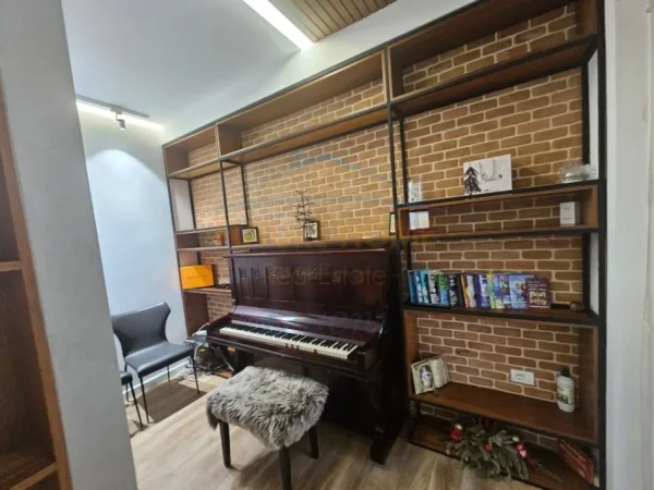 Tirane, shitet Vile 3 Katshe , 407 m² 690.000 € (Pezë Helmes)